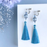 【限定品】巻き玉のタッセルイヤリング col. ブルーグレイ【ピアス変更OK】フリンジ シルバー 青 水色 夏