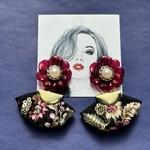 インド刺繍とレッドラメマーブルフラワーピアス イヤリング✳ 刺繍 インド刺繍 アジアン エスニック アンティーク レトロ 個性的 花 北欧 古着 韓国 モダンレトロ 赤 赤ピアス クリスマス