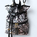 『リバティ生地の巾着ショルダーバッグ』防水仕様/リバティ生地 フェルダ使用