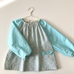 (120cm) オシャレなプチフラワー(水色)♪ スモック 水色 女の子 120 エプロン リバティ 花柄 入園 幼稚園 保育園 おしゃれ かわいい お食事 お弁当 工作 水色 ブルー