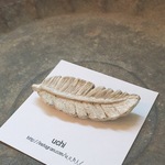 陶土の羽根ブローチ 大