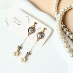 月の光を浴び踊る雫