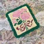 コットン糸の手編みハンカチ 薔薇の花束の柄(グリーン・アイボリー・ピンク・モーブ)