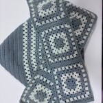 お客様オーダー品♪グラニースクエアーのフード付きマフラー(ブラック×オフホワイト)送料無料