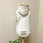 再販!U/Shiho《Sサイズ完成品》ライトグレー 重ね合わせフードの袖付きパーカー犬服