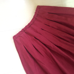 赤いリネンのタックスカート