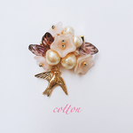 ころんと可愛い 桜色の花ブローチ
