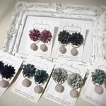 smoky flowers pierce earring