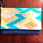 【オーダー品】帯クラッチバッグ 2つ折り、ショルダーストラップ付き((ブルーグリーン、金銀、幾何学 )×デニム