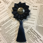 ネイビーの タッセル ロゼット