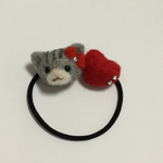 羊毛ねことハートのヘアゴム