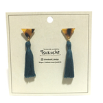 べっ甲調のタッセルピアス