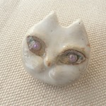 猫の顔ブローチ ホワイト