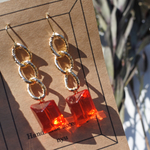 赤とチェーンのピアス