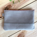 レザー♪ポーチ シンプル グレーのヌメ革 通帳入れなどに 《ピンクのファスナー》