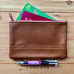 革ポーチ ★通帳ケースに★ やわらかブラウン《ベージュ×ピンクのファスナー》