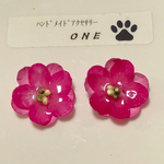 レジン 鮮やかピンク 花 イヤリング ピアス