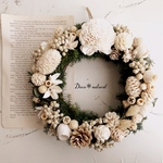 ヒロムスギとナチュラル木の実のリース*