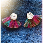 ビーズ刺繍とタッセルのピアス