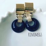 ネイビービーズとゴールドスクエアピアス