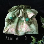 ☆アンティークな柄が可愛い緑の着物地巾着