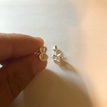 【感謝SALE】アニメ調 蜂 ピアス シルバー ハチミツ