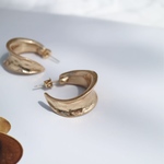 マットゴールド カーブフープ ピアス/イヤリング