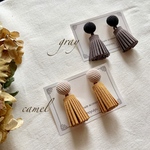 コーデュロイカボションとスエードタッセルのピアス or イヤリング