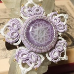 タティングレース乙女ブローチ