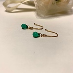 チェコビーズ_ひと粒のしずく*グリーン ピアス/イヤリング