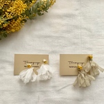 ミモザのガラスドームとシフォンタッセルのピアス