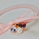 ピンクのビジューとリボンのヘアゴム