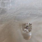 送料無料✴︎silver スワロフスキーと透かしパーツのリング♡ヴィンテージ ローズ