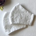 【送料無料】夏に、真っ白なダマスク柄の透け感のある立体マスク