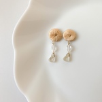 お花とビーズのゆらゆら刺繍ピアス/イヤリング くすみイエロー