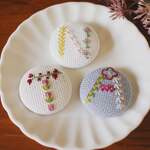 アルファベット刺繍 くるみボタン ヘアゴム ブローチ