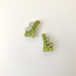 恐竜の刺繍ピアス/イヤリング ブラキオ(ライトグリーン)