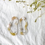 NEW□うねうねクリアピアス(カーキ×ベージュ)