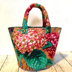 赤い紫陽花のプティトート