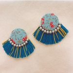 フリンジたっぷりくるみボタンピアス