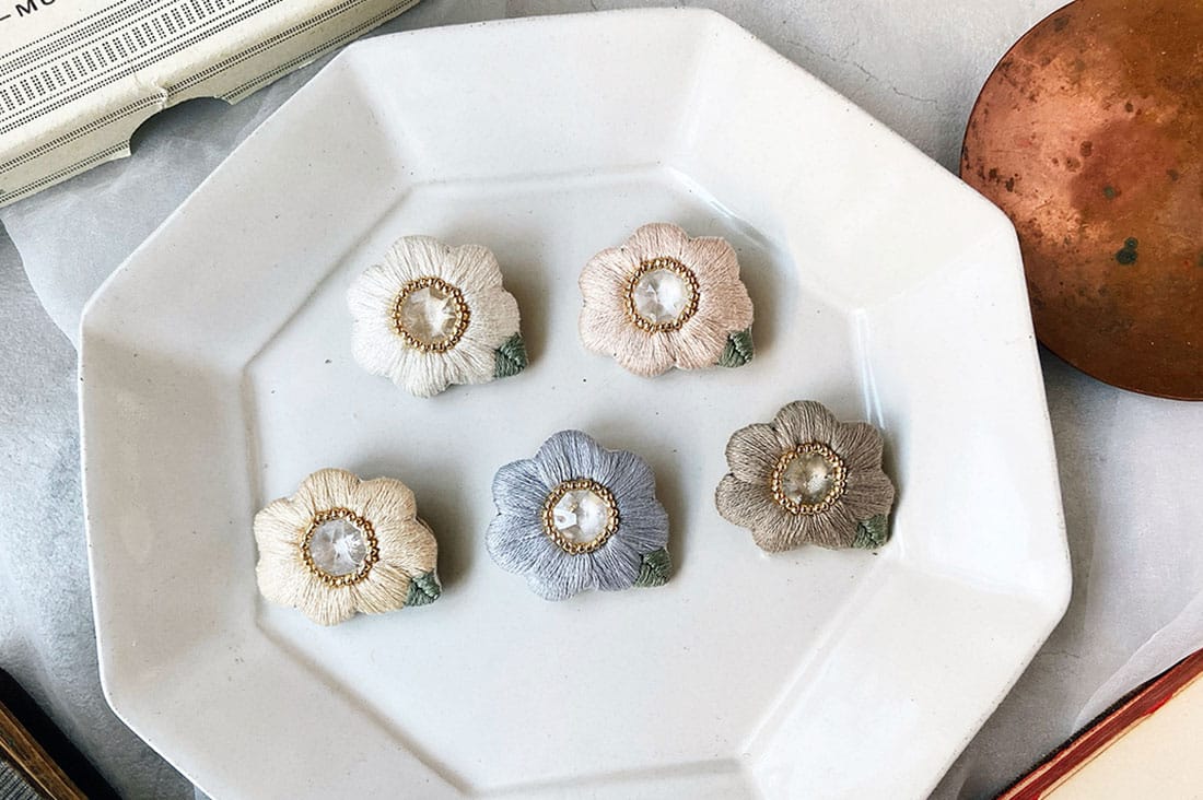 LYKKEさんのお花刺繍ブローチキット