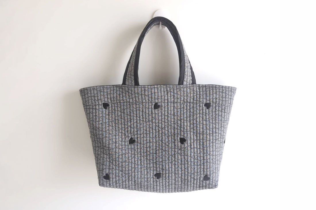 atelier MOA*さんの「✱受注制作✱ ヌビバッグ Mサイズ グレー ハート刺繍」