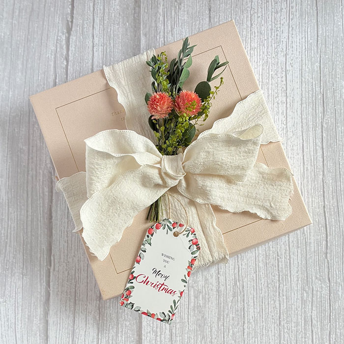 nanohanaさんのナチュラルブーケとリネン風リボンのクリスマスラッピングセット