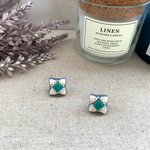 ビーズ刺繍⌘さんかくビーズのお花ピアス