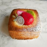 イチゴデニッシュのスクイーズ