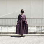 ラウンドネックのリネンワンピース