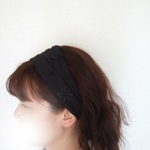 完成品のみ**ローン刺繍レースフラワー*マーガレット　ブラック　ゆるターバン　コーデのアクセントに　ヘアバンド