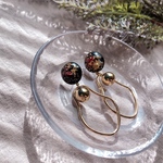 金箔とドライフラワーの変形フープピアス