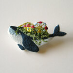 刺繍ブローチ「クジランド」