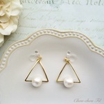triangle+pearl earring